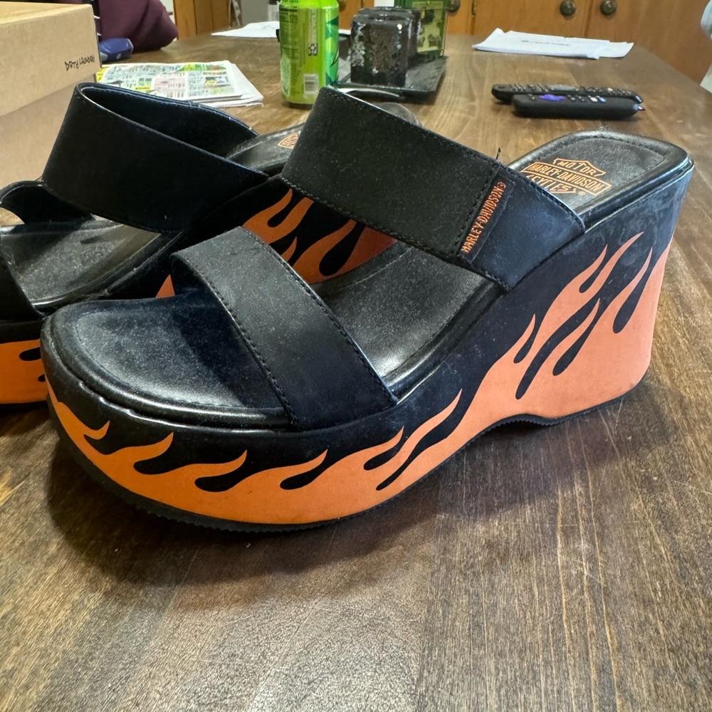 Women’s 6 wedge sandals